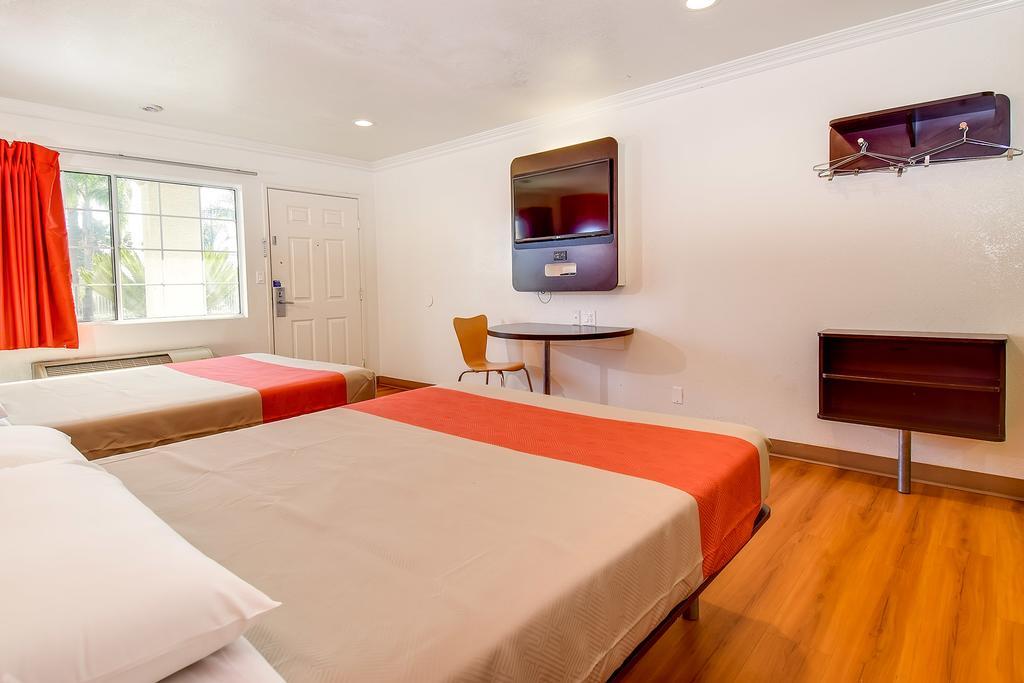 Motel 6 Garden Grove Exteriér fotografie