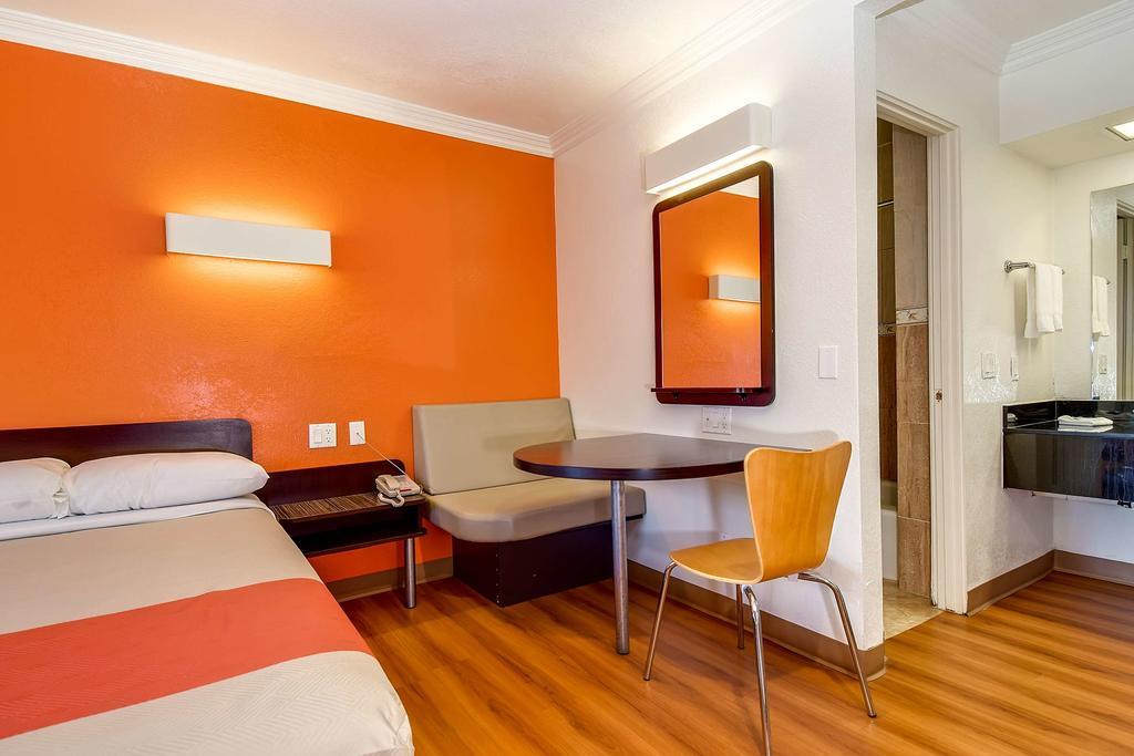 Motel 6 Garden Grove Exteriér fotografie