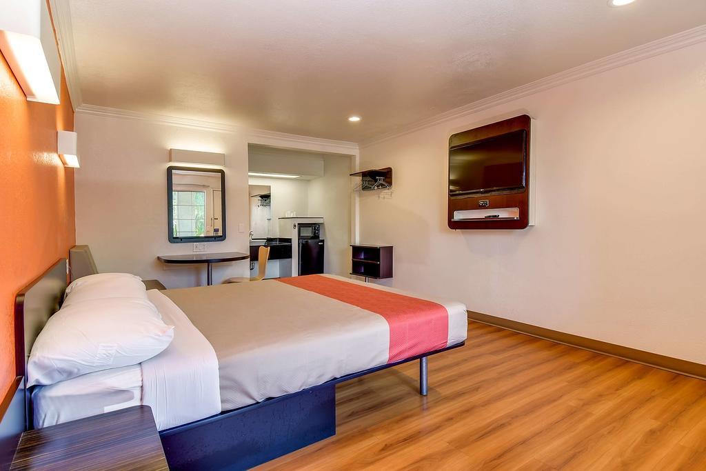Motel 6 Garden Grove Exteriér fotografie