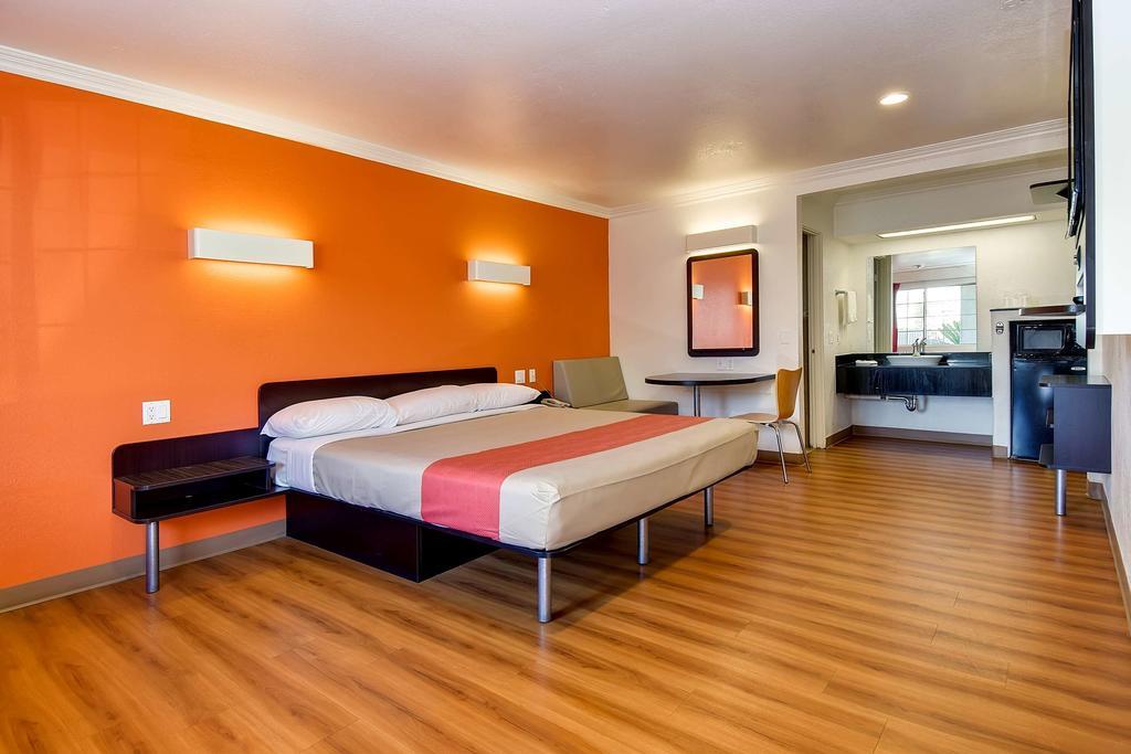 Motel 6 Garden Grove Exteriér fotografie